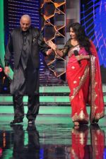 Vidya Balan, Sanjay Dutt at The Dirty Picture promotion on the sets of Big Boss 5 in Lonavala on 26th Nov 2011 (38).JPG